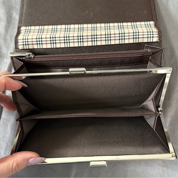 Authentic Burberry Long Wallet with Kisslock. Overall very nice and clean. - Picture 3 of 9